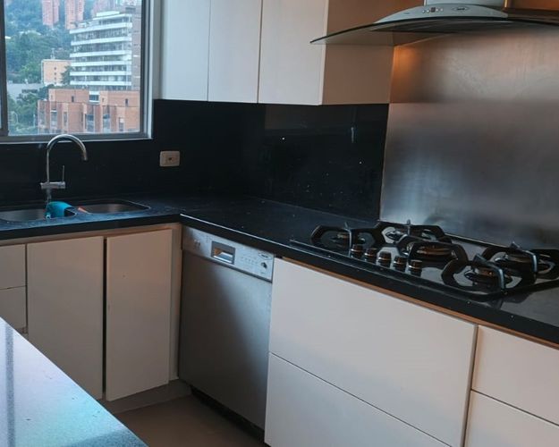 Apartamento de 3 alcobas en arriendo en El Poblado, Medellín, 160 m² · foto 5 de 20