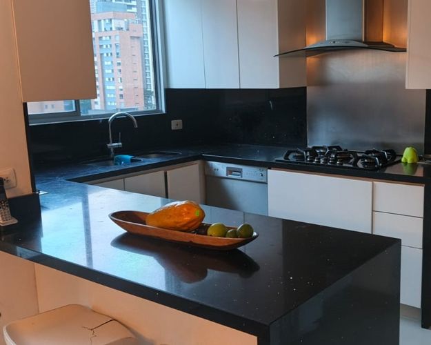Apartamento de 3 alcobas en arriendo en El Poblado, Medellín, 160 m² · foto 4 de 20