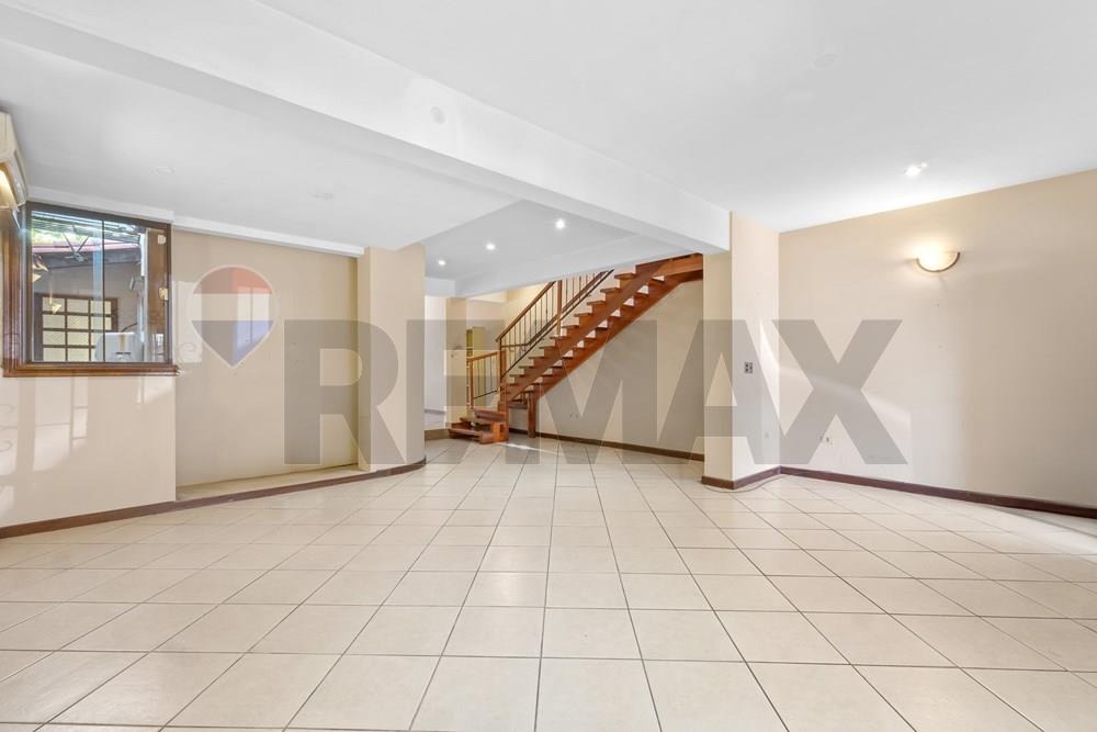 AMPLIA CASA EN ASUNCIÓN CENTRO EN VENTA — foto 3
