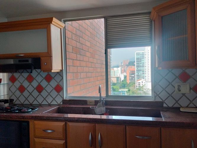 Apartamento de 2 alcobas en arriendo en El Poblado, Medellín, 112 m² · foto 5 de 14