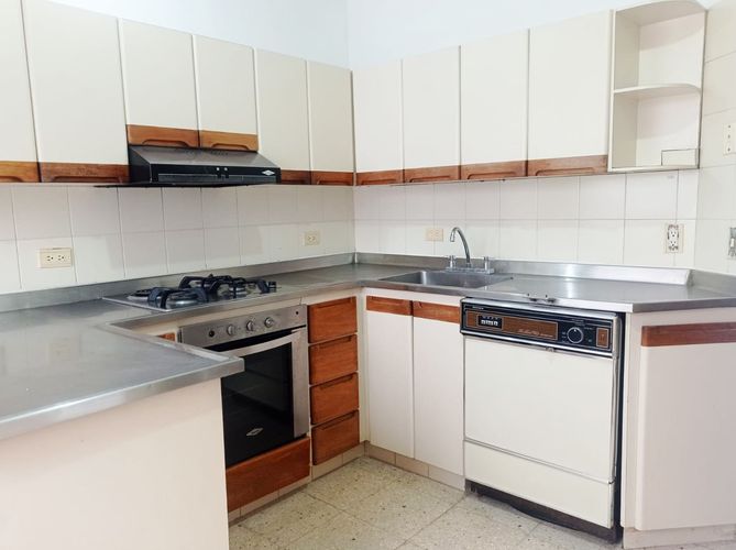 Casa de 3 alcobas en arriendo en El Poblado, Medellín, 343 m² · foto 9 de 19