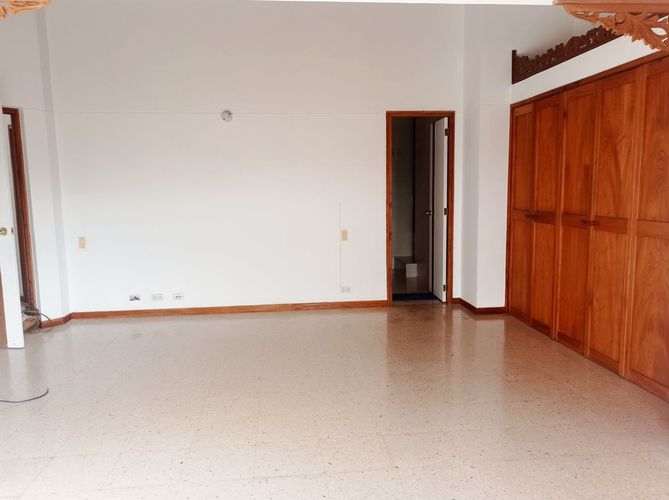 Casa de 3 alcobas en arriendo en El Poblado, Medellín, 343 m² · foto 4 de 19