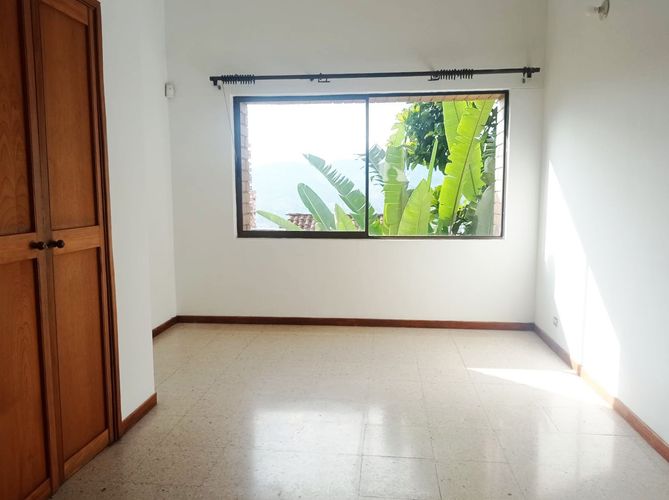 Casa de 3 alcobas en arriendo en El Poblado, Medellín, 343 m² · foto 8 de 19