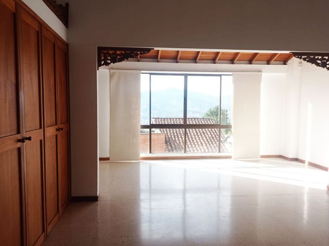 Casa de 3 alcobas en arriendo en El Poblado, Medellín, 343 m² · foto 7 de 19