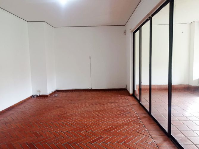 Casa de 3 alcobas en arriendo en El Poblado, Medellín, 343 m² · foto 2 de 19
