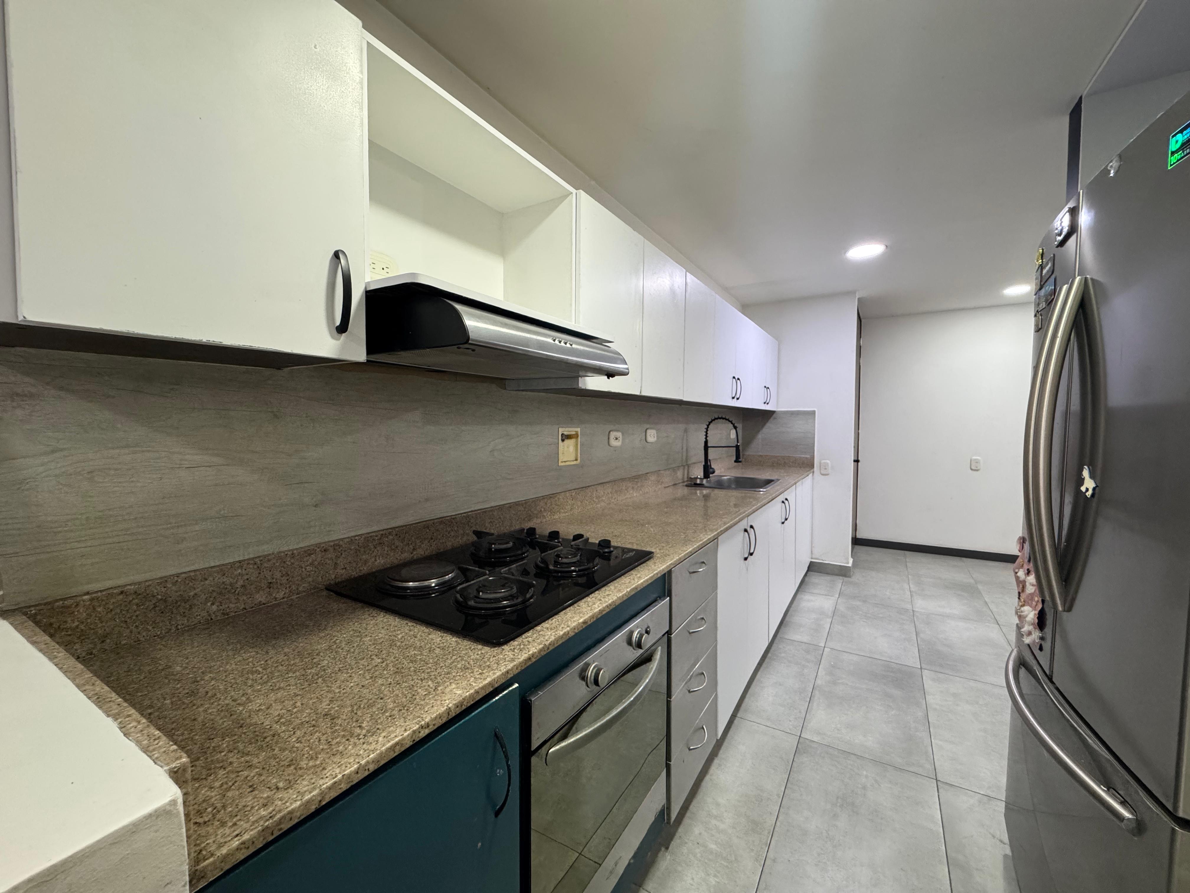 Apartamento en venta en Loma Del Esmeraldal, Envigado · foto 7 de 13