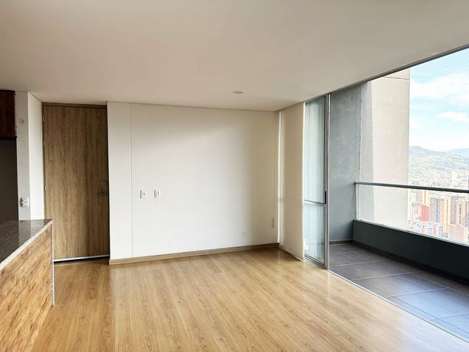 Apartamento de 3 alcobas en venta en Tres Esquinas, Sabaneta, 90 m² · foto 3 de 18