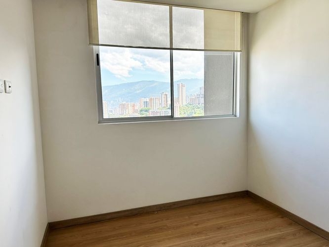 Apartamento de 3 alcobas en venta en Tres Esquinas, Sabaneta, 90 m² · foto 9 de 18