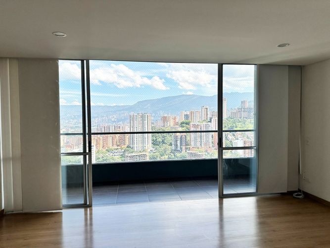 Apartamento de 3 alcobas en venta en Tres Esquinas, Sabaneta, 90 m² · foto 2 de 18