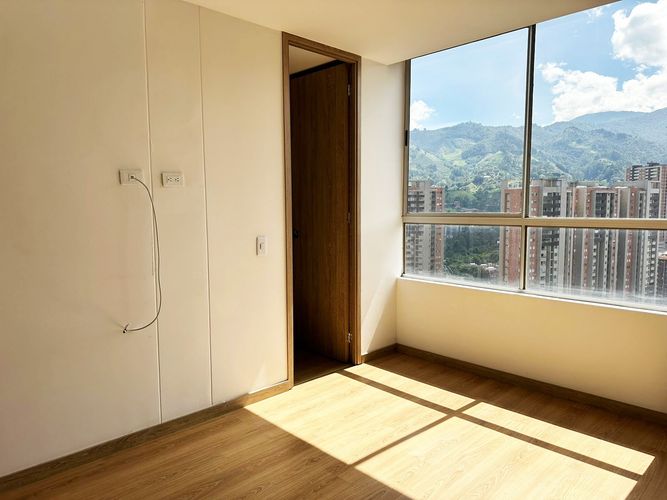 Apartamento de 3 alcobas en venta en Tres Esquinas, Sabaneta, 90 m² · foto 12 de 18