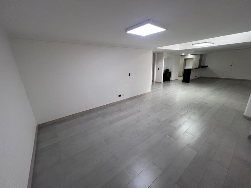 Casa en arriendo en El Poblado, Medellín · foto 2 de 24