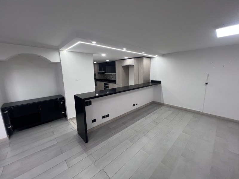Casa en arriendo en El Poblado, Medellín · foto 4 de 24