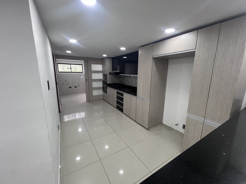 Casa en arriendo en El Poblado, Medellín · foto 5 de 24