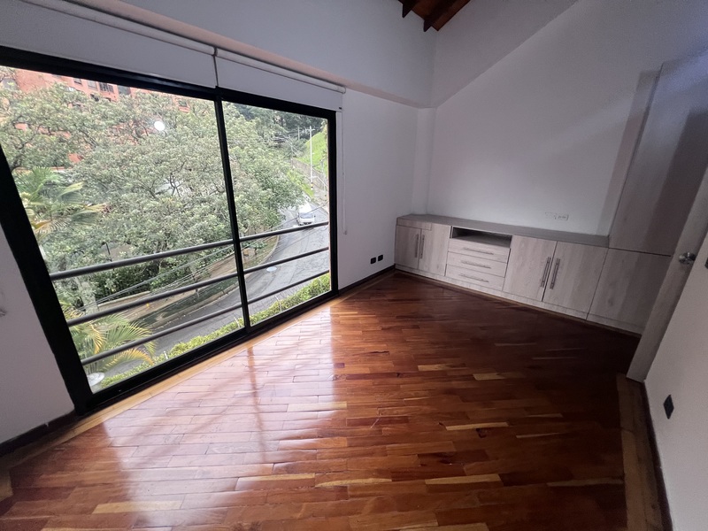 Casa en arriendo en El Poblado, Medellín · foto 6 de 24