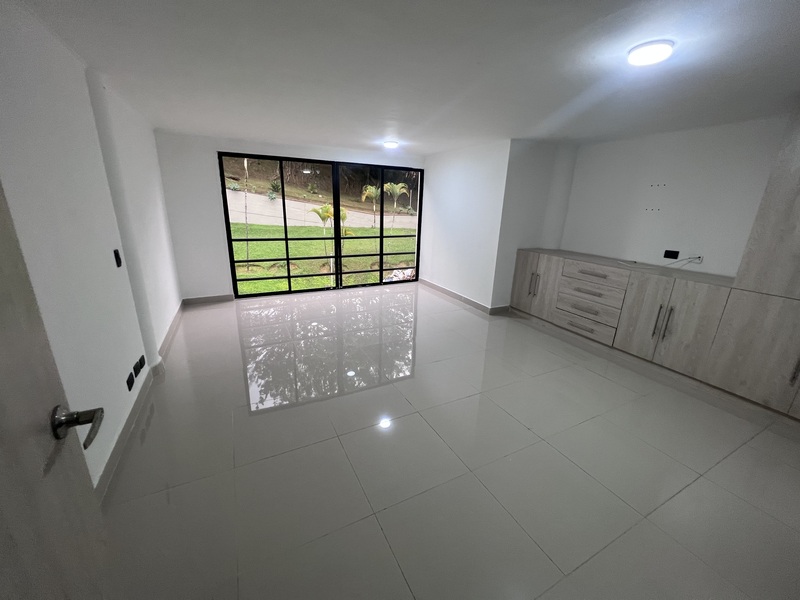 Casa en arriendo en El Poblado, Medellín · foto 8 de 24