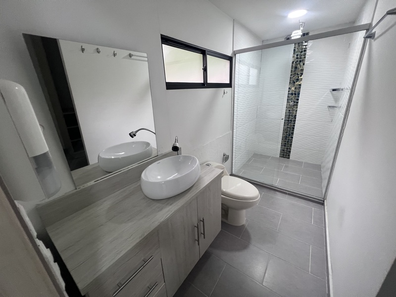 Casa en arriendo en El Poblado, Medellín · foto 14 de 24