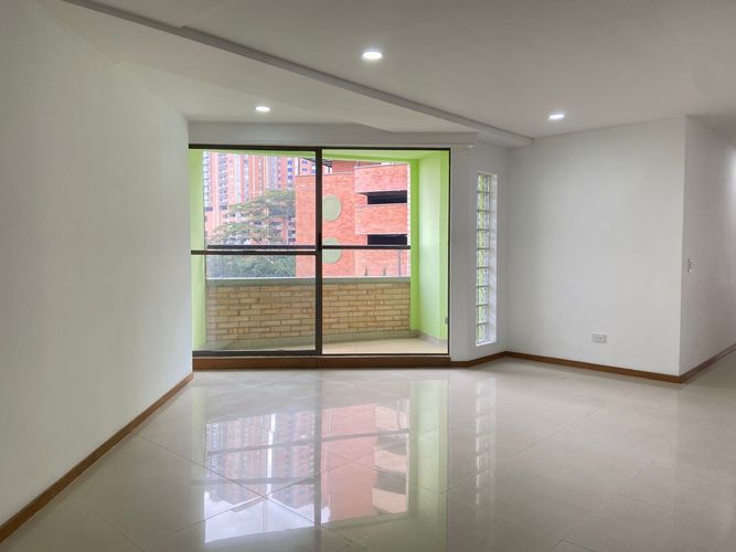 Apartamento de 3 alcobas en arriendo en Vegas De La Doctora, Sabaneta, 109 m² · foto 2 de 19
