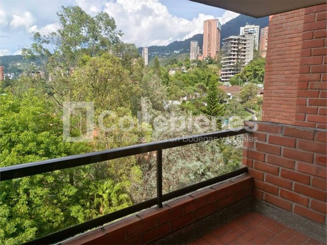 Apartamento de 2 alcobas en venta en El Poblado, Medellín, 86 m² · foto 3 de 18