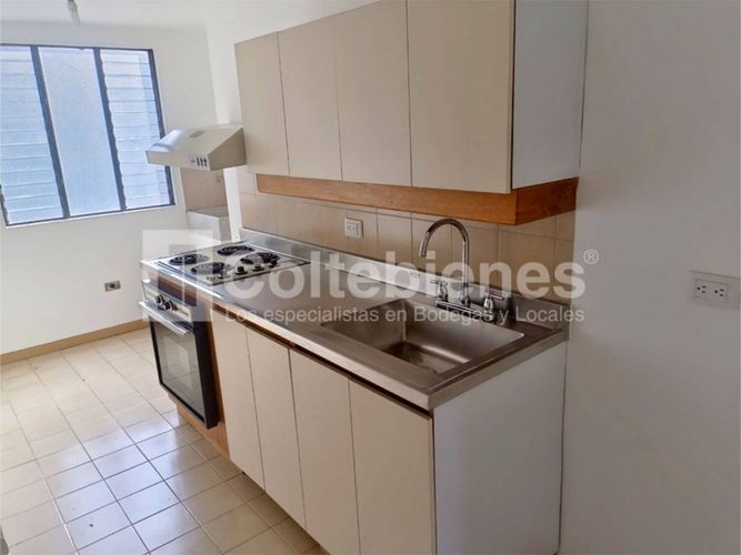 Apartamento de 2 alcobas en venta en El Poblado, Medellín, 86 m² · foto 5 de 18