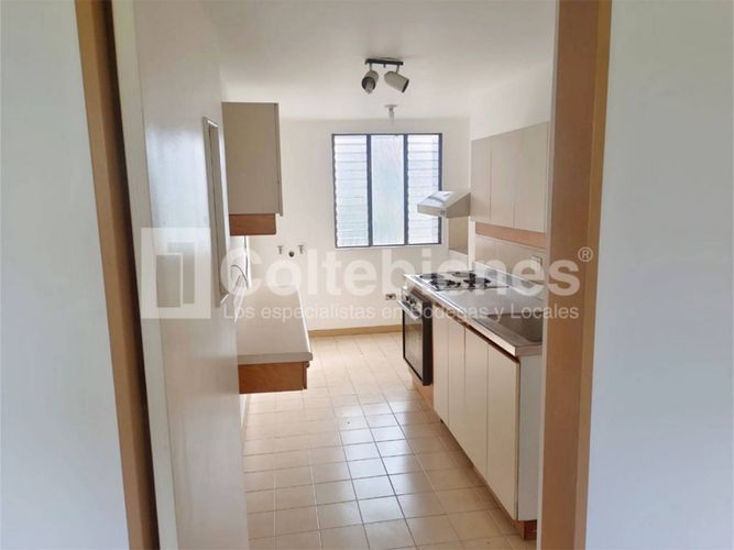 Apartamento de 2 alcobas en venta en El Poblado, Medellín, 86 m² · foto 6 de 18