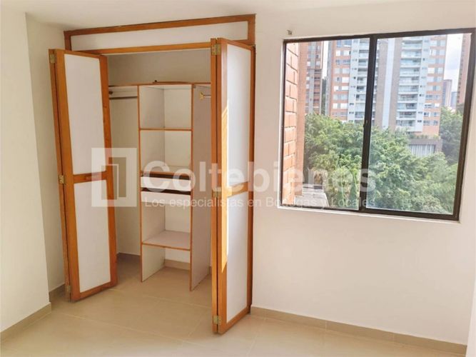 Apartamento de 2 alcobas en venta en El Poblado, Medellín, 86 m² · foto 14 de 18