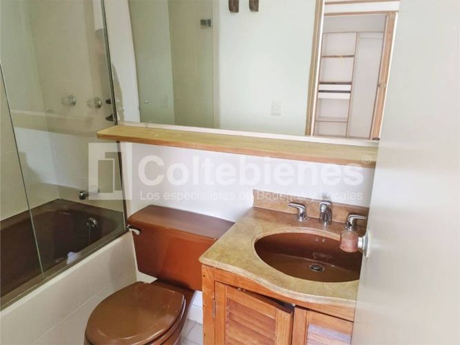 Apartamento de 2 alcobas en venta en El Poblado, Medellín, 86 m² · foto 16 de 18