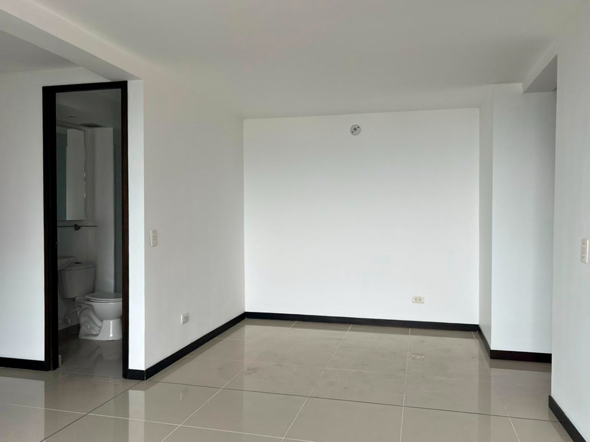 Apartamento en arriendo en Loma Del Barro, Envigado · foto 9 de 13