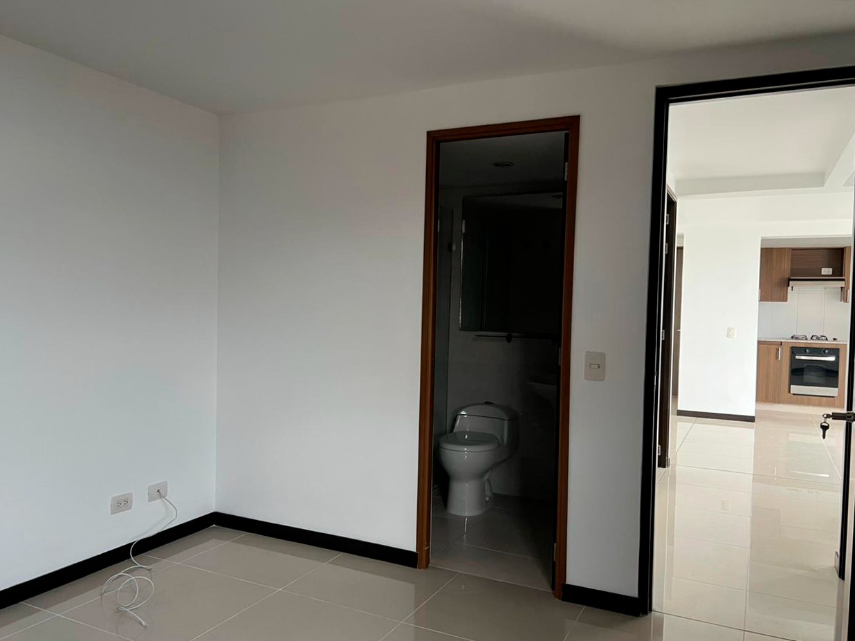 Apartamento en arriendo en Loma Del Barro, Envigado · foto 10 de 13