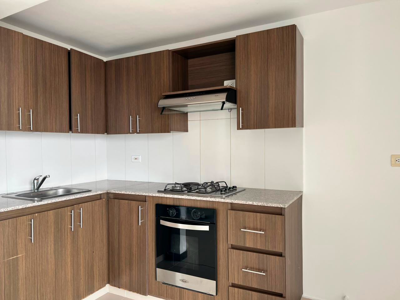 Apartamento en arriendo en Loma Del Barro, Envigado · foto 6 de 13