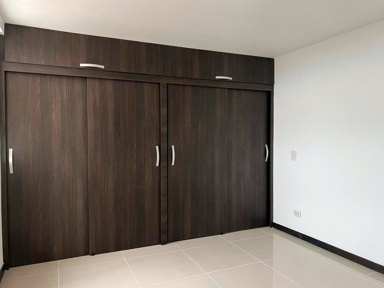Apartamento en arriendo en Loma Del Barro, Envigado · foto 11 de 13