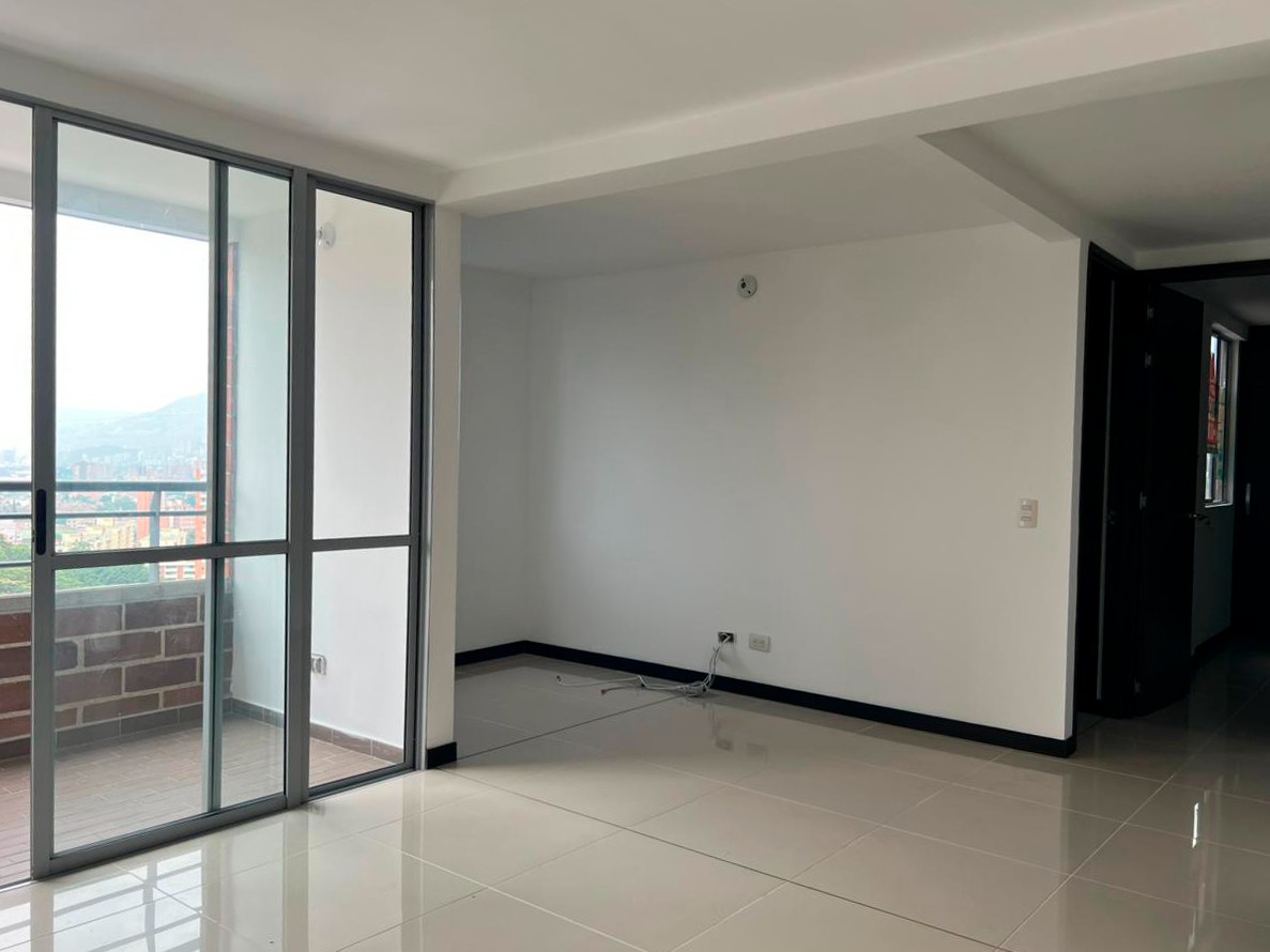 Apartamento en arriendo en Loma Del Barro, Envigado · foto 3 de 13