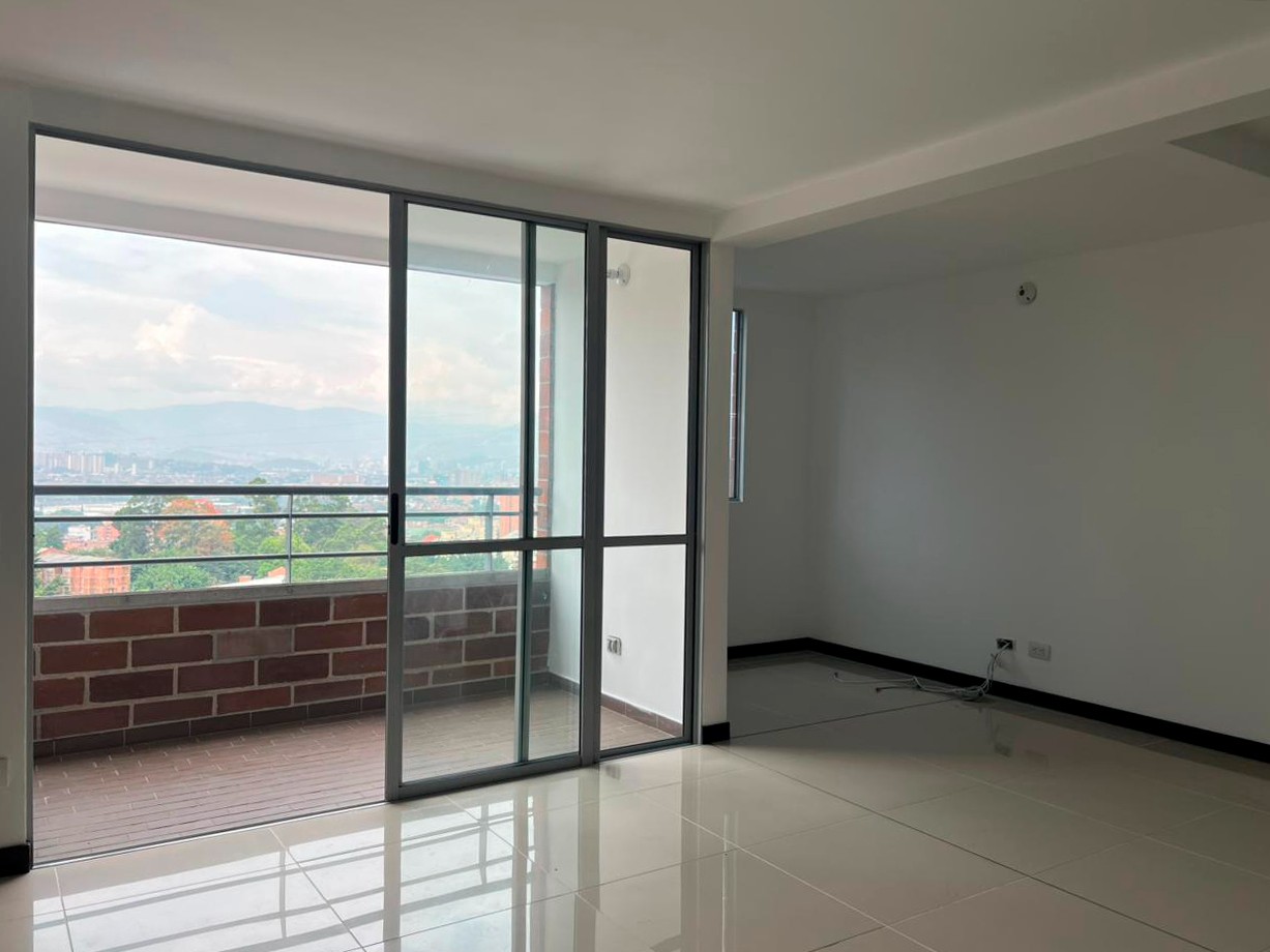 Apartamento en arriendo en Loma Del Barro, Envigado · foto 2 de 13