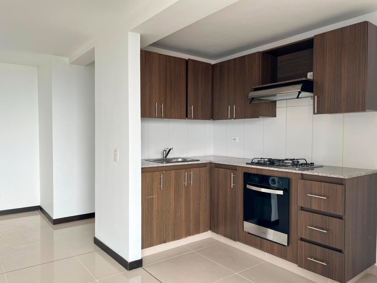 Apartamento en arriendo en Loma Del Barro, Envigado · foto 7 de 13
