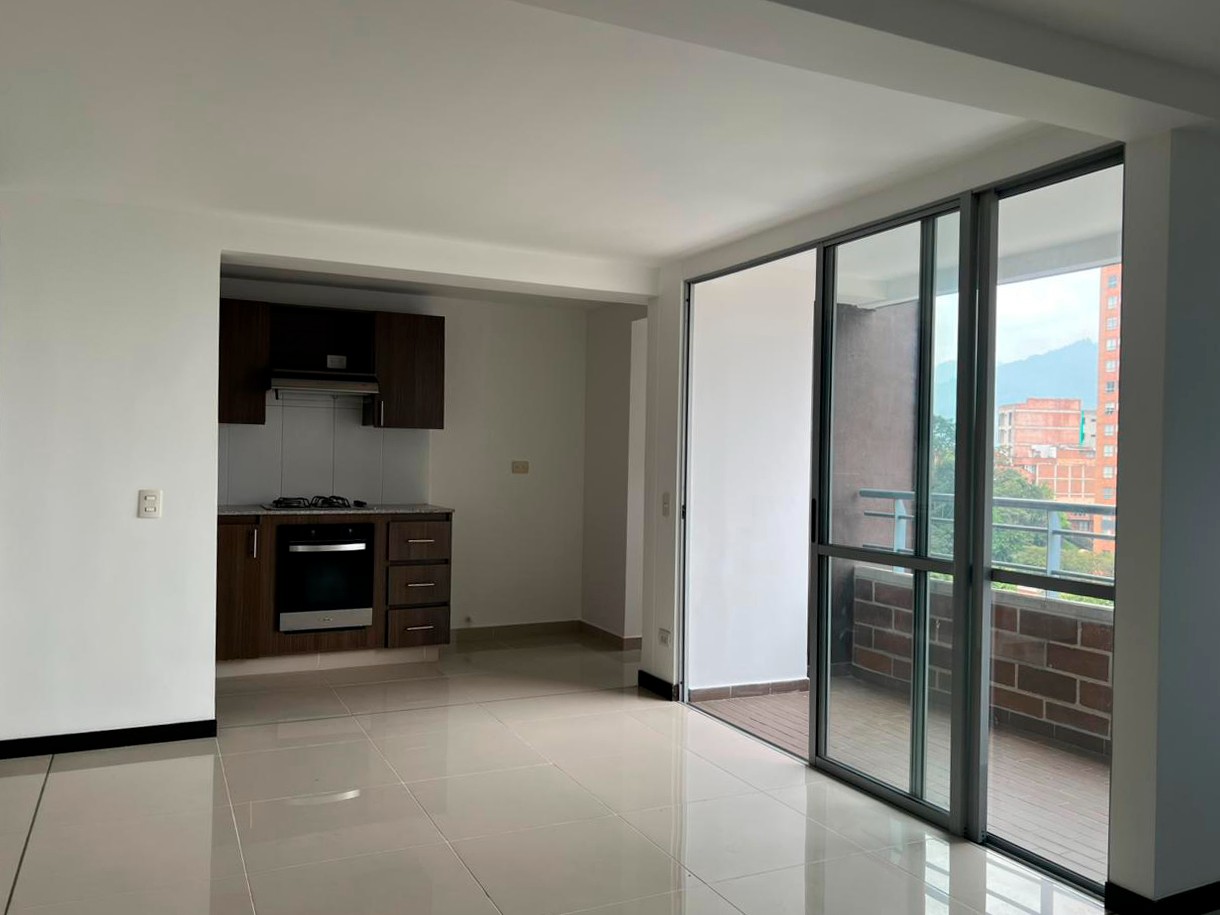 Apartamento en arriendo en Loma Del Barro, Envigado · foto 4 de 13