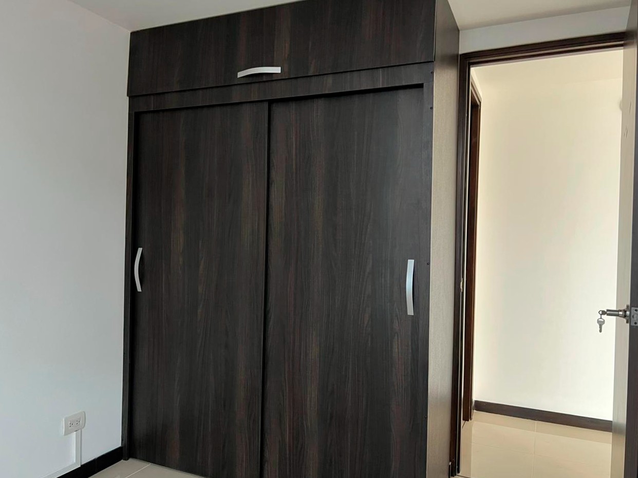 Apartamento en arriendo en Loma Del Barro, Envigado · foto 12 de 13