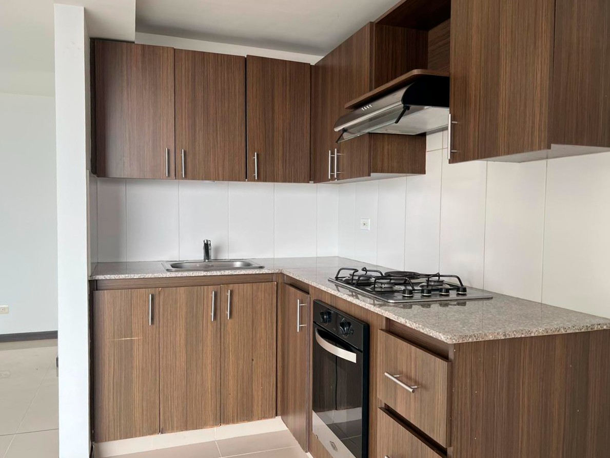 Apartamento en arriendo en Loma Del Barro, Envigado · foto 5 de 13
