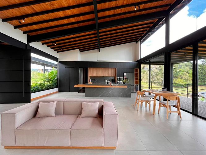 Casa de 4 alcobas en venta en El Retiro, 416 m² · foto 2 de 17