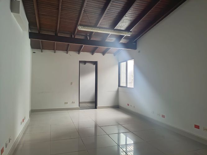 Oficina en arriendo en Belén, Medellín, 245 m² · foto 4 de 17