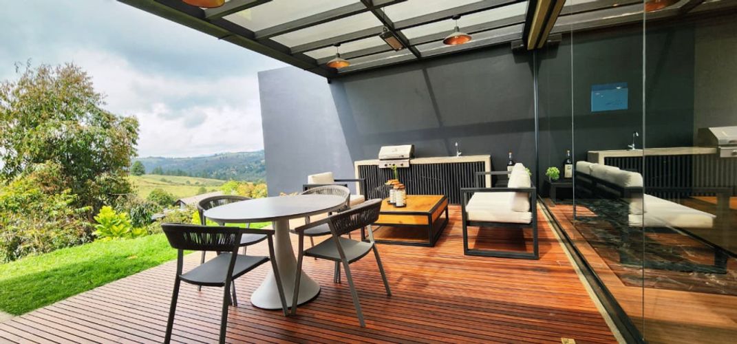 Casa de 3 alcobas en venta en Loma Del Escobero, Envigado, 240 m² · foto 10 de 16