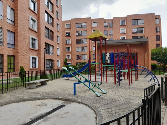 Apartamento de 3 alcobas en venta en Uaecd 007, Soacha, 43 m² · foto 4 de 19
