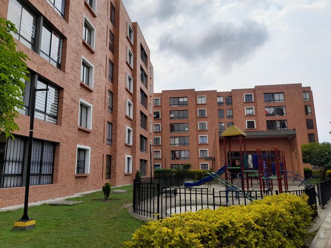 Apartamento de 3 alcobas en venta en Uaecd 007, Soacha, 43 m² · foto 2 de 19