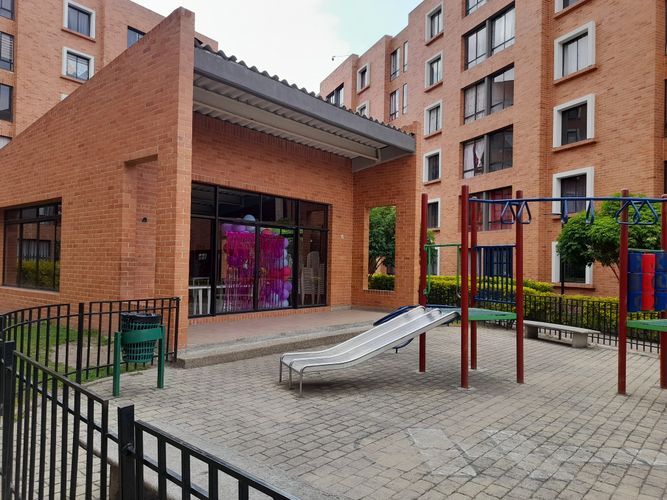 Apartamento de 3 alcobas en venta en Uaecd 007, Soacha, 43 m² · foto 3 de 19