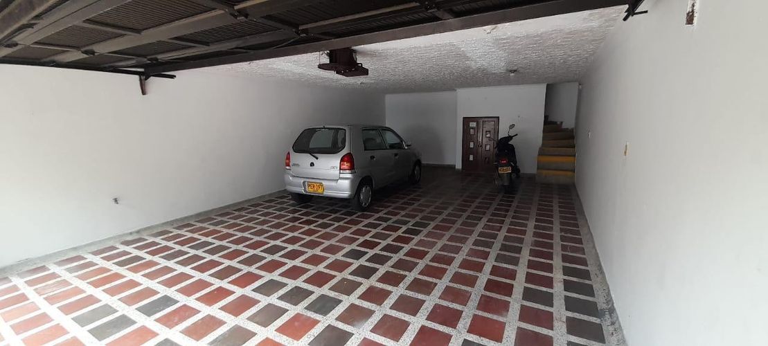 Casa de 6 alcobas en venta en Alamos, Pereira, 374 m² · foto 7 de 8