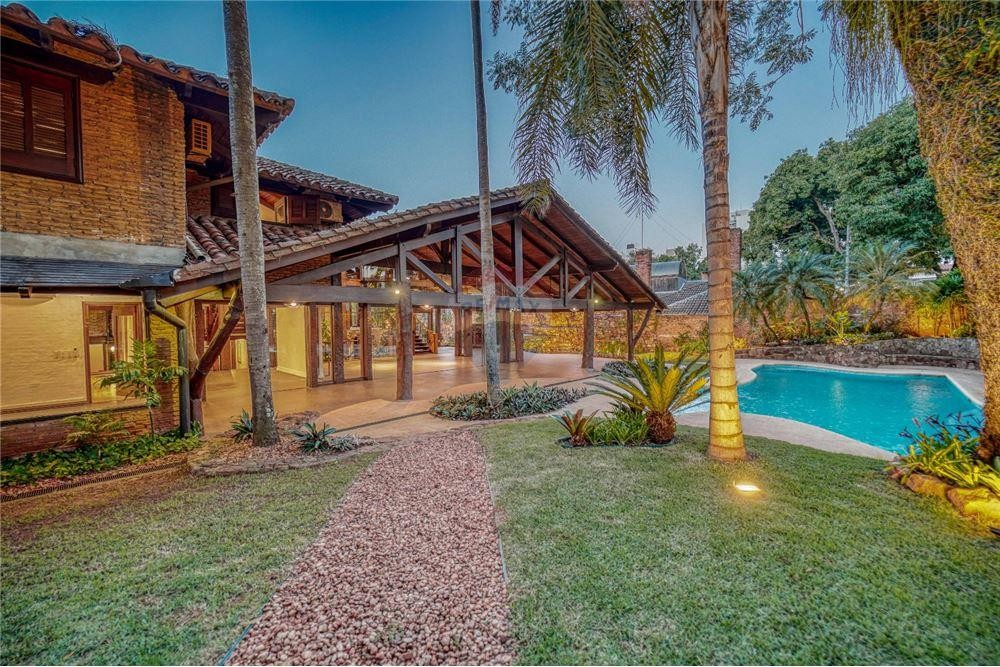 VENDO HERMOSA RESIDENCIA DE 1580M2 EN BARRIO CARMELITAS !! — foto 3
