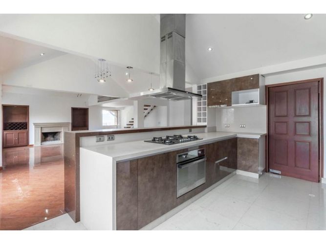 Apartamento de 4 alcobas en venta en Cerros De Suba, Bogotá, 310 m² · foto 2 de 20