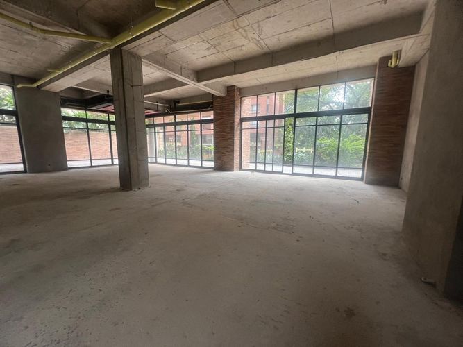Local en arriendo en El Poblado, Medellín, 200 m² · foto 2 de 11