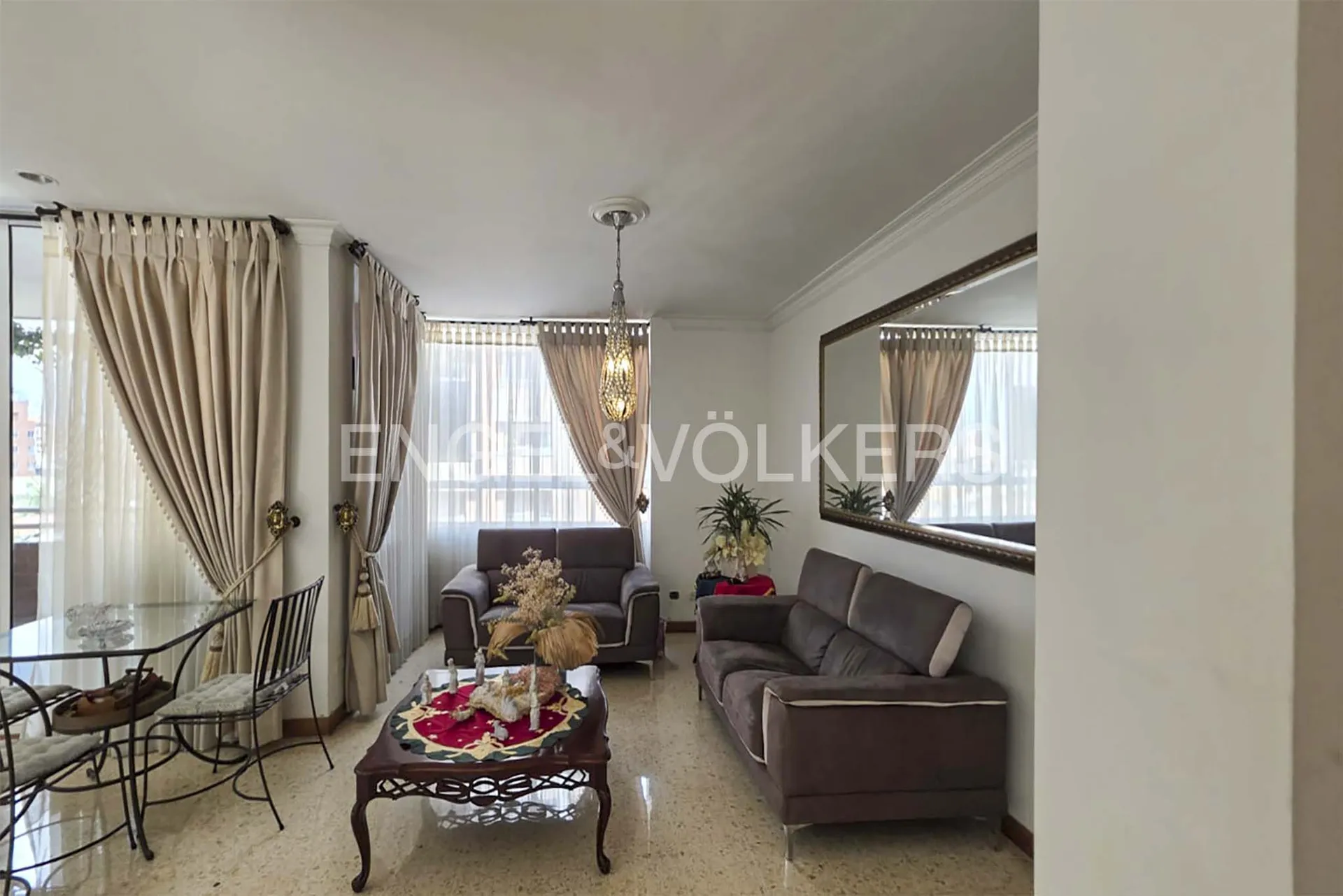 Apartamento en arriendo en Laureles, Medellín · foto 3 de 19