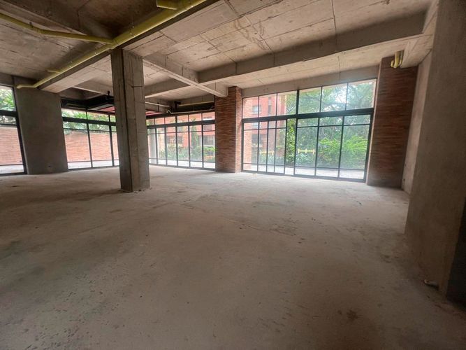 Local en arriendo en El Poblado, Medellín, 100 m² · foto 2 de 6