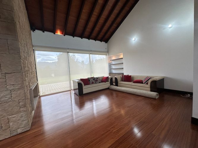 Casa de 4 alcobas en arriendo en Hatogrande, Sopó, 368 m² · foto 8 de 24