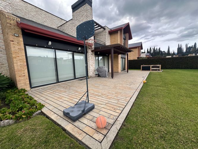 Casa de 4 alcobas en arriendo en Hatogrande, Sopó, 368 m² · foto 2 de 24